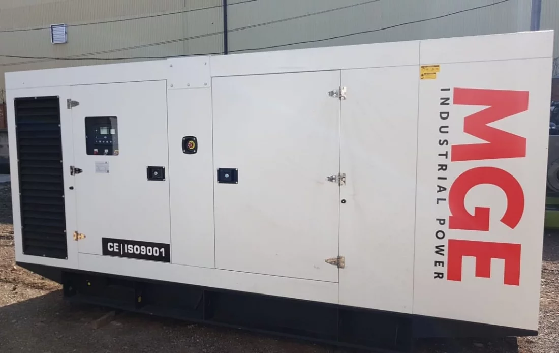 Дизельный генератор Doosan MGE 520-Т400 в кожухе с АВР